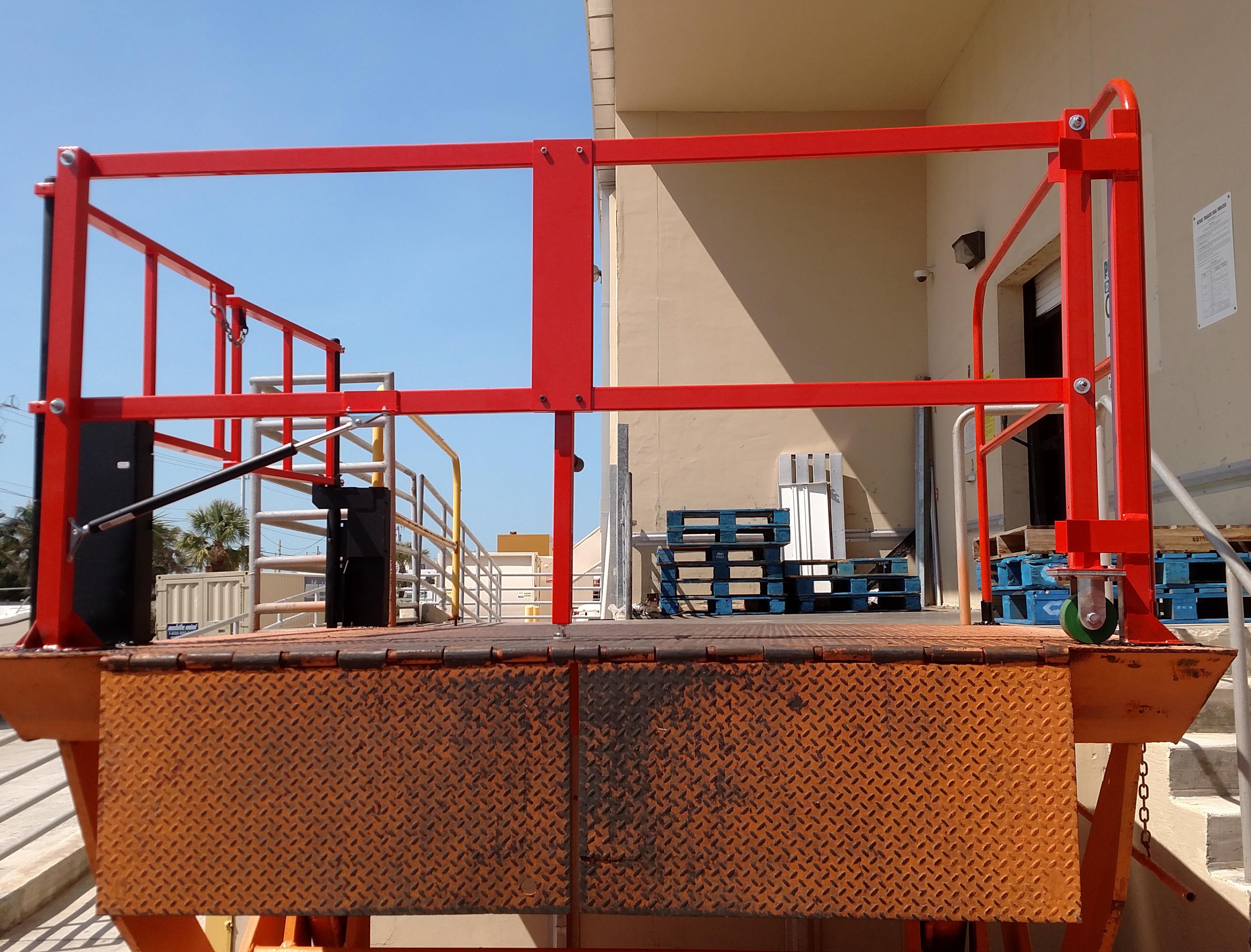 Safety gate for lifts in loading docks